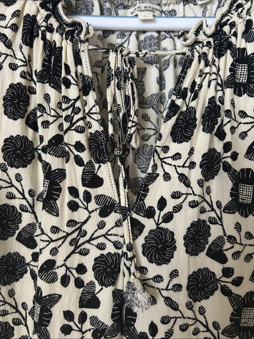 Max Studio Black and White Floral Sleeveless Tie-Neck Dress - Picture 4 of 5